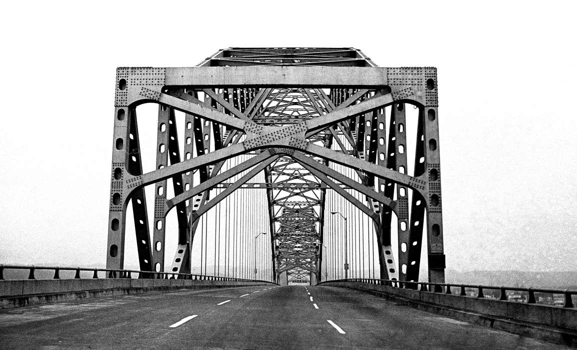 Lemberger, LeAnn, Lakes, Rivers, and Streams, Iowa History, Iowa, history of Iowa, Ottumwa, IA, bridge, street light, street