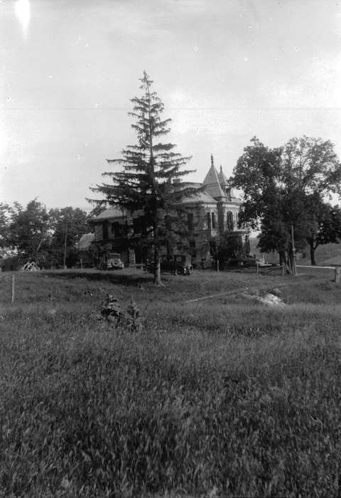 car, Iowa History, tree, Motorized Vehicles, Iowa, Lemberger, LeAnn, stone building, stone city art colony, Homes, Stone City, IA, history of Iowa