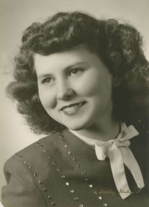 history of Iowa, Iowa History, bow, jacket, curly hair, Wilson, Dorothy, Iowa, USA, Portraits - Individual