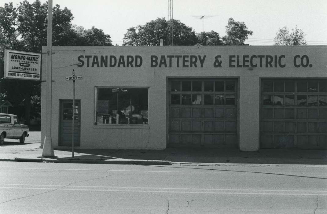 automobile service, correct date needed, Waverly Public Library, service station, Iowa, history of Iowa, Iowa History, Businesses and Factories