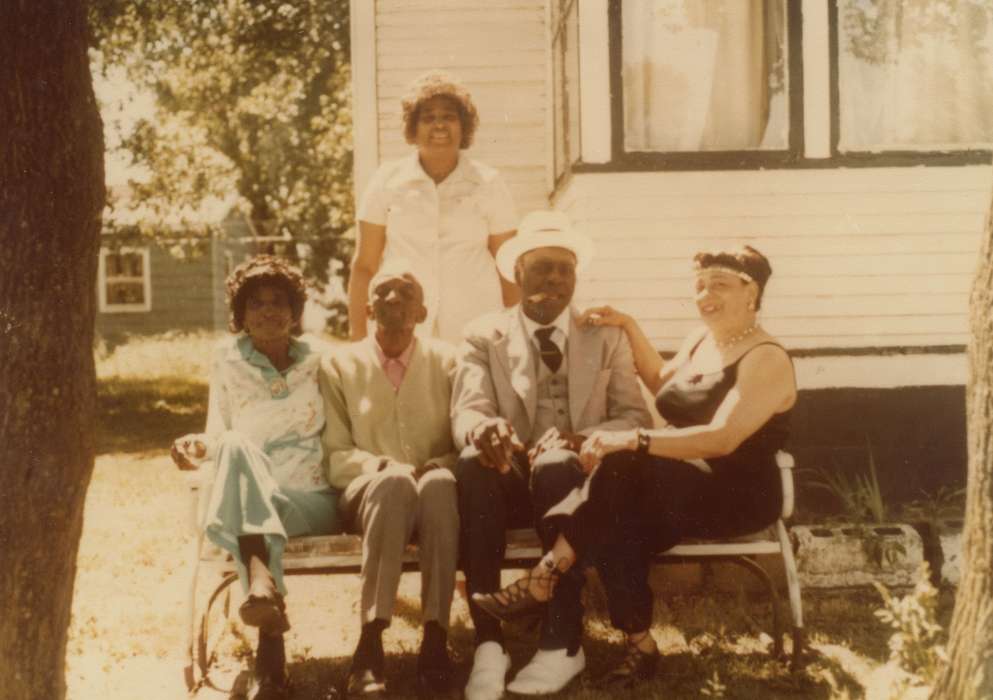 Portraits - Group, Iowa, Waterloo, IA, Moore, Doris, bench, Leisure, african american, Homes, People of Color, history of Iowa, Iowa History