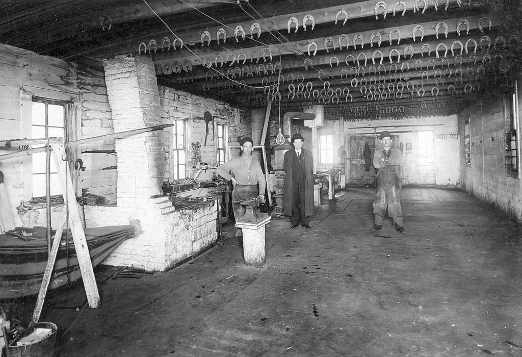 Portraits - Group, horseshoes, Iowa, Webster City, IA, Curtis, Leonard, history of Iowa, Businesses and Factories, blacksmith, Iowa History