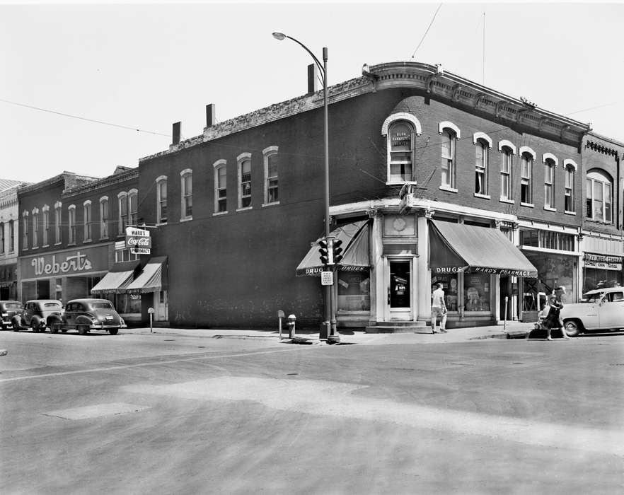 pharmacy, Iowa History, Ottumwa, IA, history of Iowa, Lemberger, LeAnn, Motorized Vehicles, Businesses and Factories, car, traffic light, Iowa, Cities and Towns, intersection, drugstore