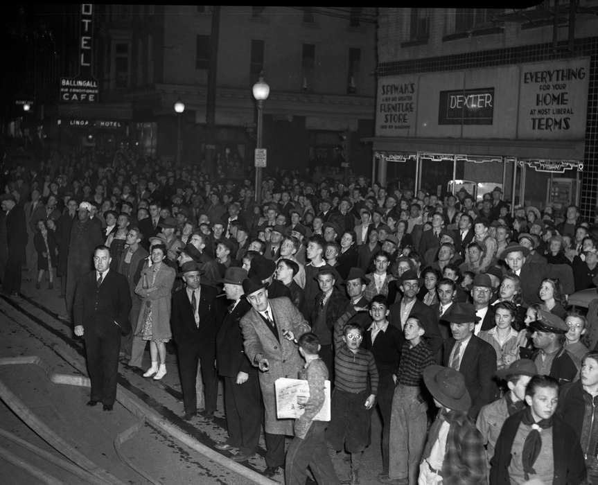 Main Streets & Town Squares, history of Iowa, Iowa History, Ottumwa, IA, Lemberger, LeAnn, fire, crowd, movie theater, Iowa, Cities and Towns, Children