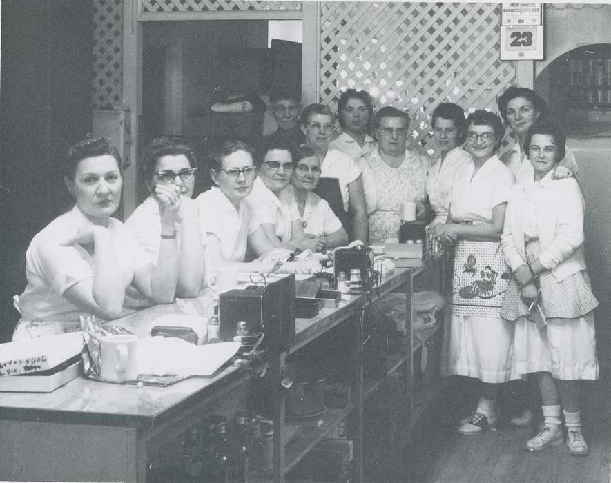 Portraits - Group, history of Iowa, Iowa History, waitress, Businesses and Factories, Waverly, IA, Iowa, correct date needed, restaurant, Waverly Public Library