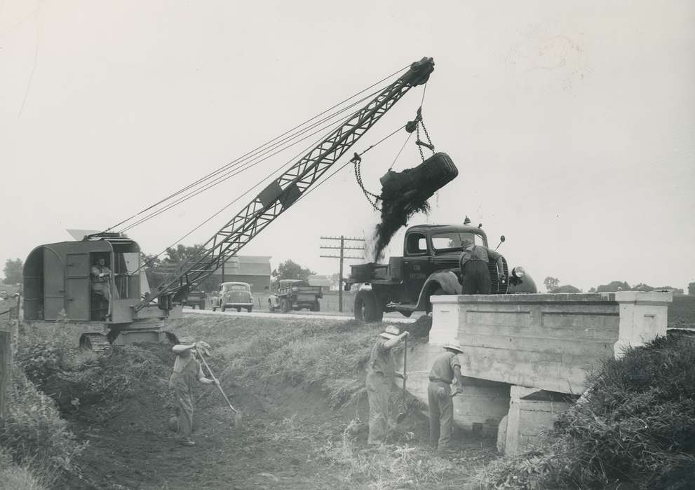 construction, Waverly, IA, truck, history of Iowa, Motorized Vehicles, crane, bridge, Iowa, Waverly Public Library, Labor and Occupations, Iowa History