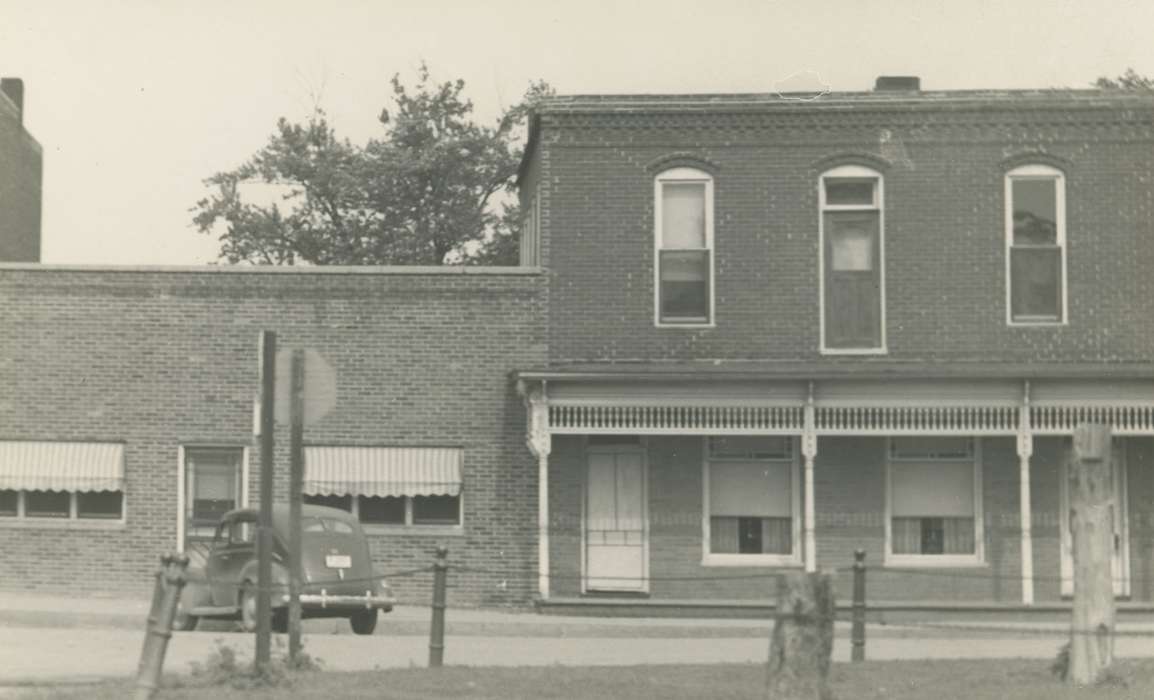 car, Iowa History, funeral home, Businesses and Factories, history of Iowa, Stater, Connie, Iowa, Motorized Vehicles, Cincinnati, IA, Main Streets & Town Squares, Cities and Towns