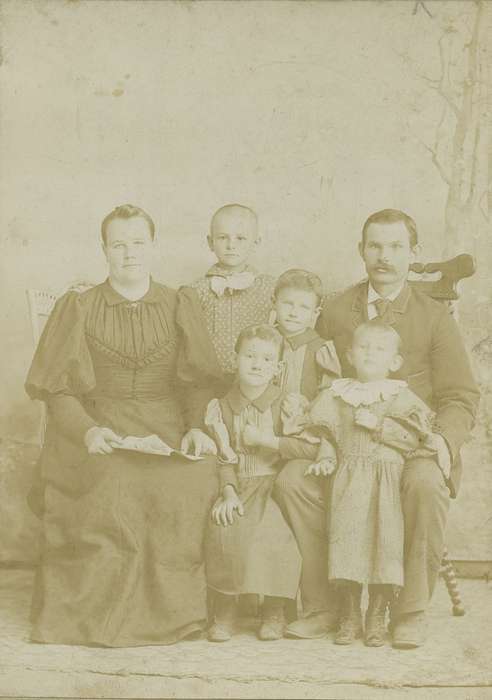 Portraits - Group, bow tie, Marshalltown, IA, Families, sisters, mother, cabinet photo, father, brother, brooch, sack coat, history of Iowa, Iowa History, girls, lace collar, Iowa, family, boy, Olsson, Ann and Jons, Children