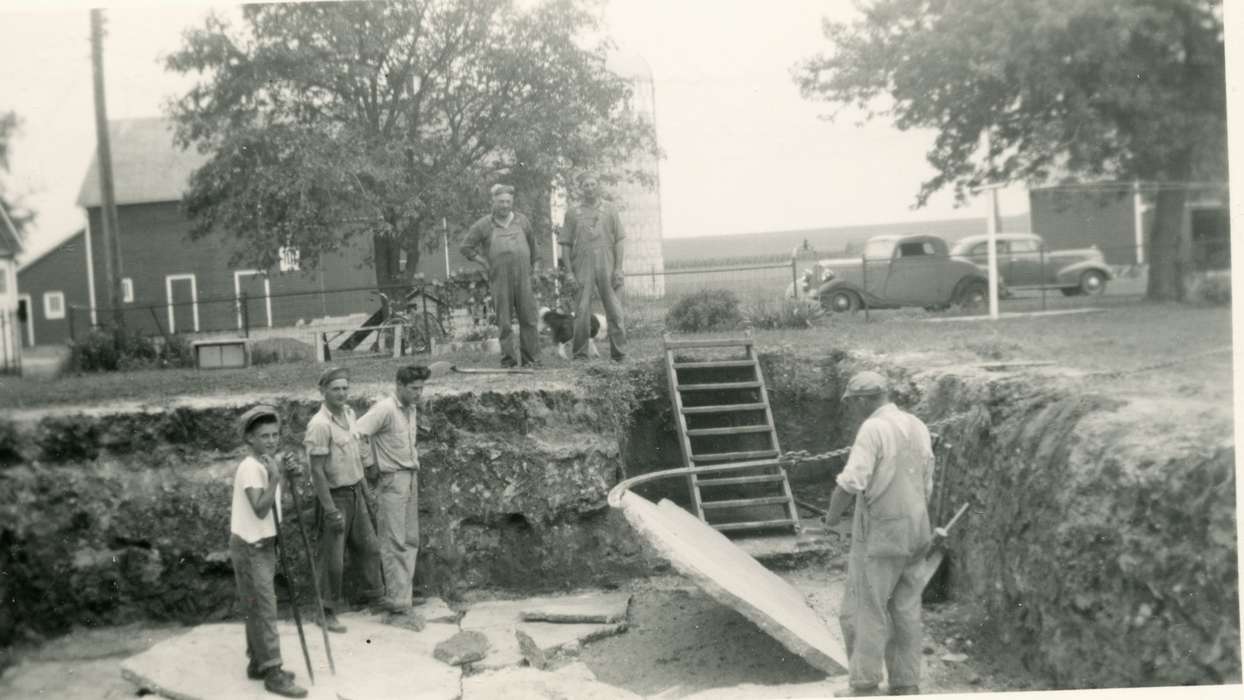 construction, construction crew, history of Iowa, Walker, Erik, Farms, Barns, Iowa, Cedar Falls, IA, Labor and Occupations, Iowa History