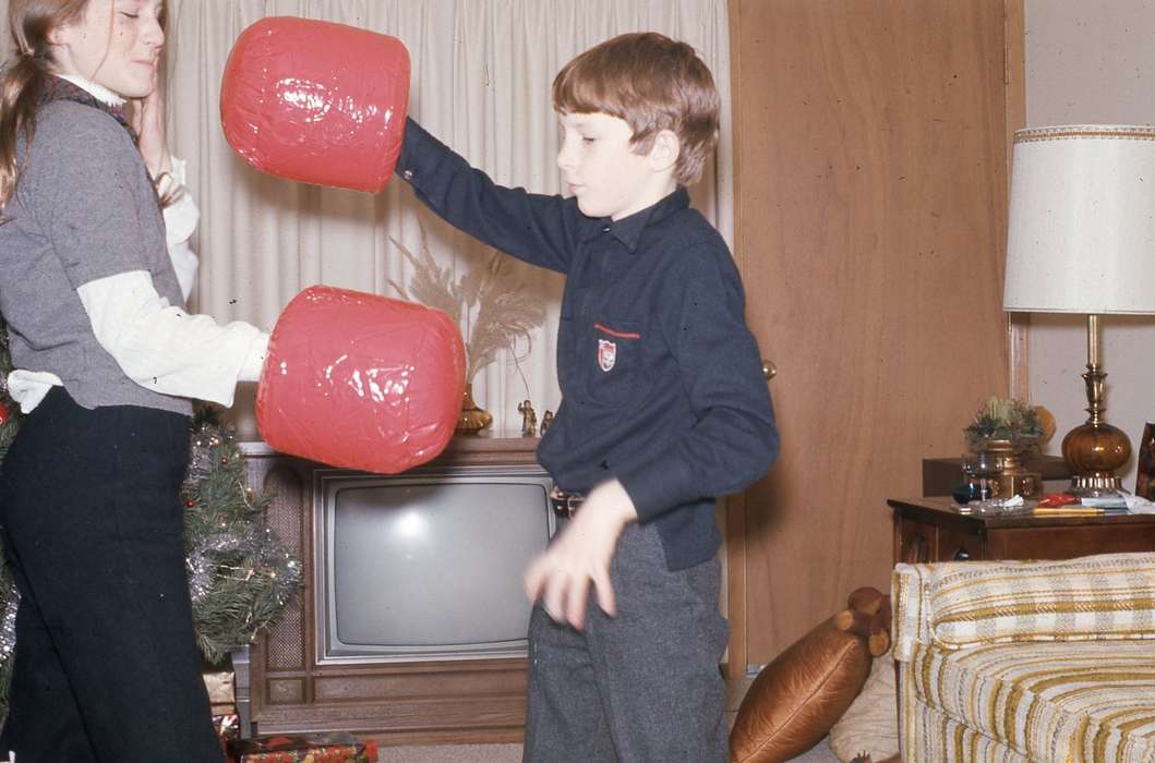 IA, Iowa, tv, boxing, living room, Children, Zischke, Ward, Homes, history of Iowa, Iowa History