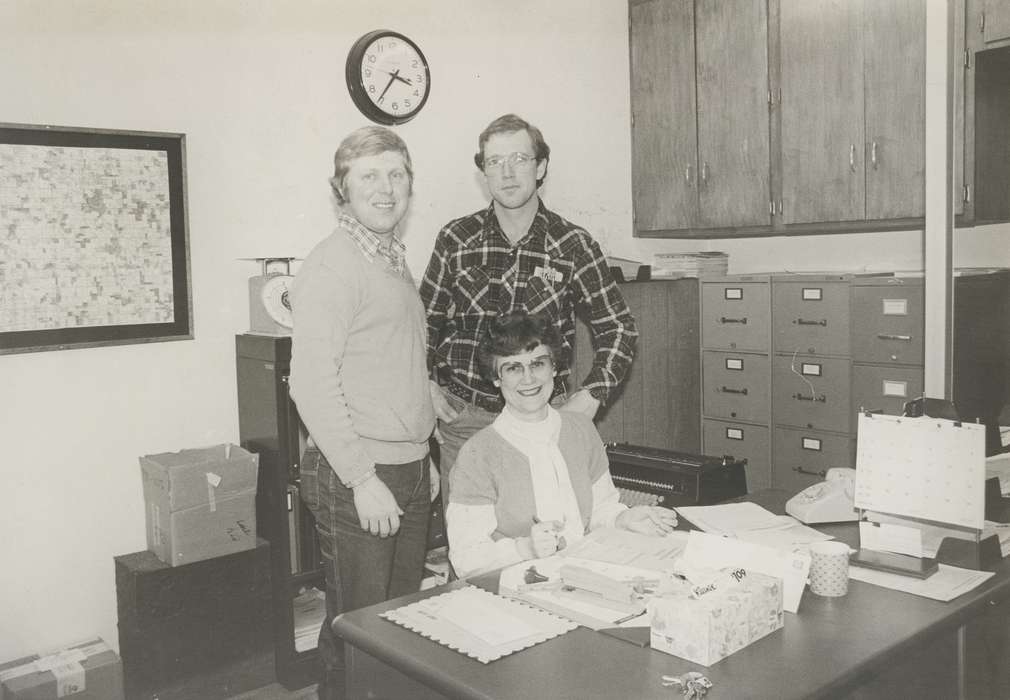 history of Iowa, secretary, Portraits - Group, Businesses and Factories, Waverly, IA, Waverly Public Library, clock, Iowa, adminstration building, office, Iowa History, Labor and Occupations