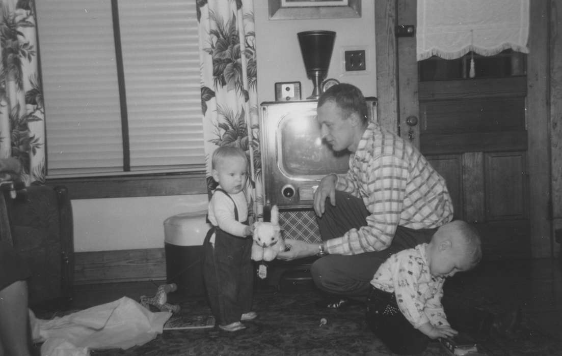 Burlington, IA, history of Iowa, Iowa History, Families, Busse, Victor, tv, living room, Children, television, Homes, Iowa, father