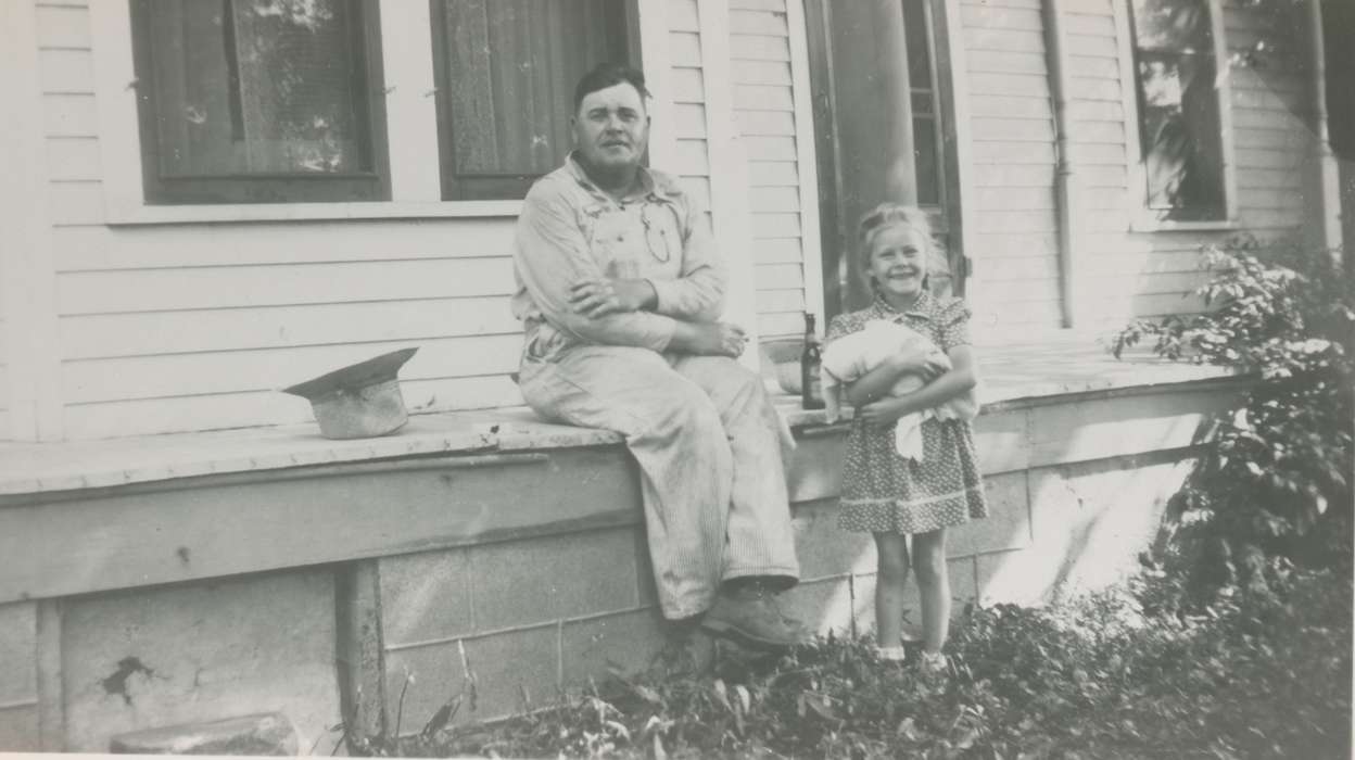 porch, Owen, Jeff, Iowa, Animals, hat, Families, Children, history of Iowa, Monticello, IA, kitten, Iowa History