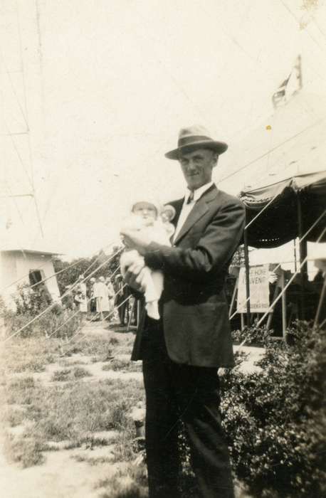 stake, daughter, history of Iowa, Guild, Allison, IA, Iowa History, infant, Fairs and Festivals, tent, Iowa, father, hat, Portraits - Individual