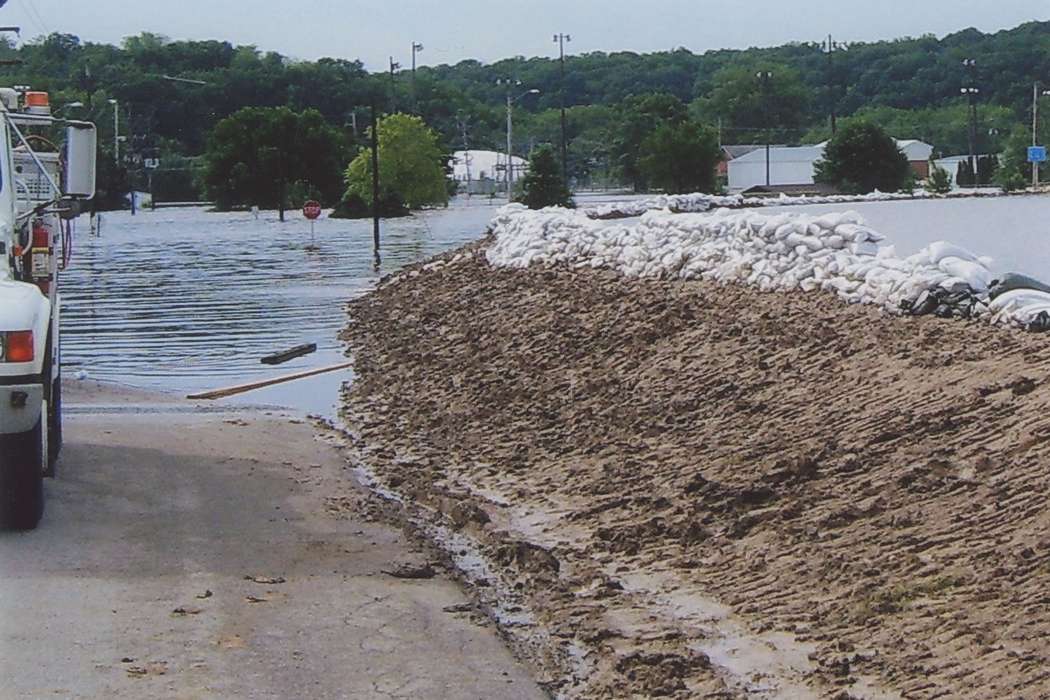 dam, Lakes, Rivers, and Streams, Motorized Vehicles, Iowa History, telephone pole, truck, Iowa, Floods, history of Iowa, Hatcher, Cecilia, Anamosa, IA