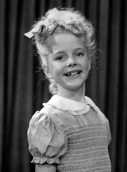 history of Iowa, Iowa History, Ottumwa, IA, bakery, bow, curly hair, lace collar, Iowa, Lemberger, LeAnn, hairstyle, Children, Portraits - Individual