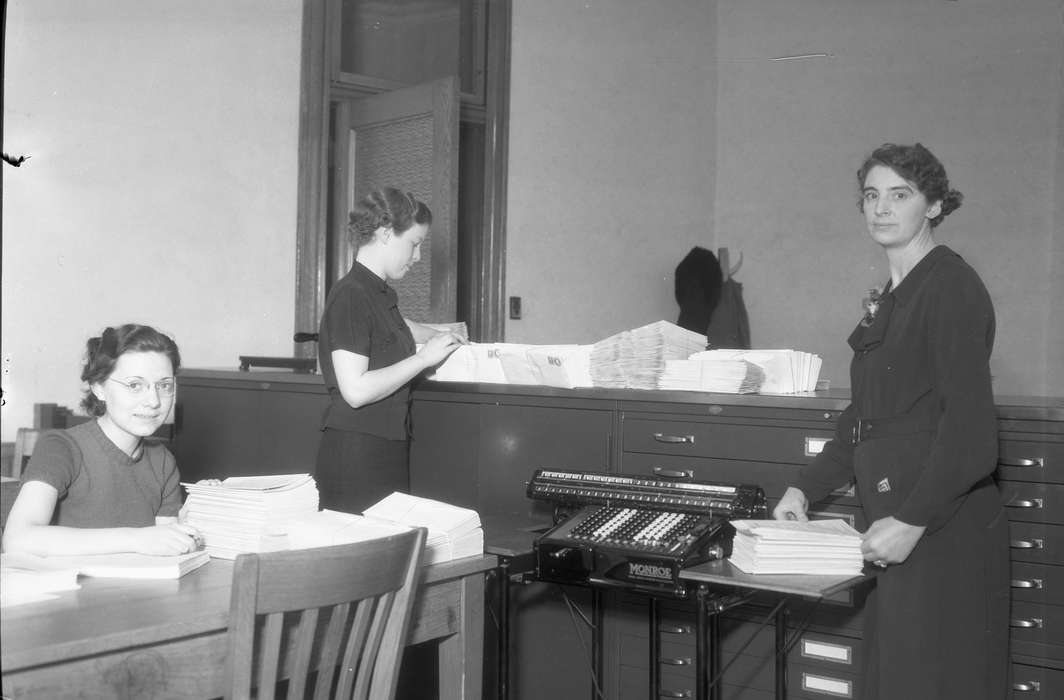 Portraits - Group, Cedar Falls, IA, history of Iowa, Iowa History, uni, iowa state teachers college, UNI Special Collections & University Archives, office, Iowa, Schools and Education, typewriter, university of northern iowa, Labor and Occupations