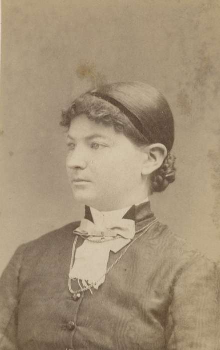 carte de visite, Iowa, necklace, woman, Olsson, Ann and Jons, Portraits - Individual, frizzy bangs, history of Iowa, Harlan, IA, ribbon, Iowa History