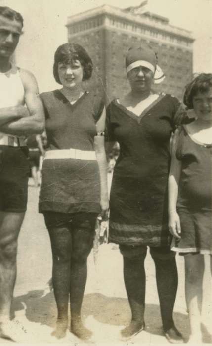 Portraits - Group, Travel, swimming, history of Iowa, Iowa History, Pratt, Marsha, Lakes, Rivers, and Streams, bathing suit, Iowa, Outdoor Recreation, swimsuit, mississippi, Moline, IL