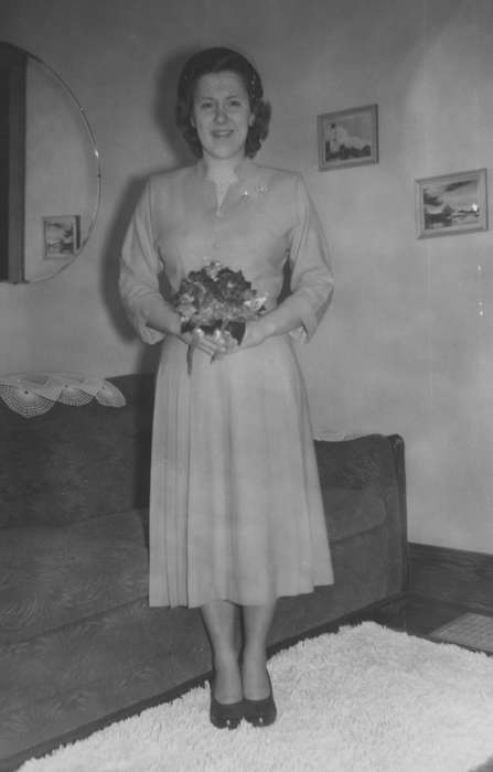 Burlington, IA, history of Iowa, flowers, Iowa History, Busse, Victor, bridesmaid, Iowa, Homes, dress, Portraits - Individual