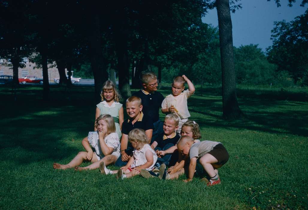 Portraits - Group, park, Iowa History, Iowa, Harken, Nichole, baby, trees, siblings, IA, family, Children, history of Iowa