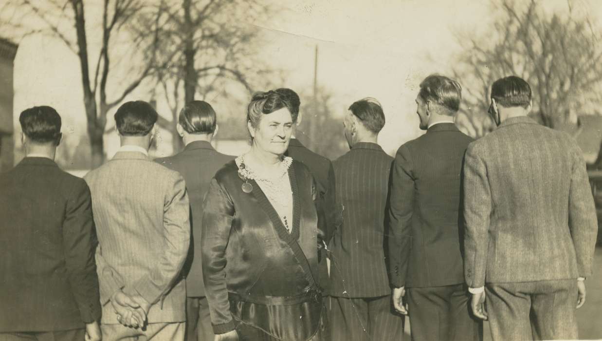 necklace, Iowa History, La Porte City, IA, Iowa, jacket, hairstyle, Families, Hiffernan, Florence, history of Iowa