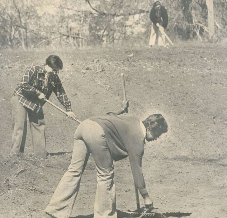 gardening, Iowa History, Iowa, history of Iowa, rake, raking, People of Color, Waterloo, IA, Labor and Occupations, Henderson, Jesse