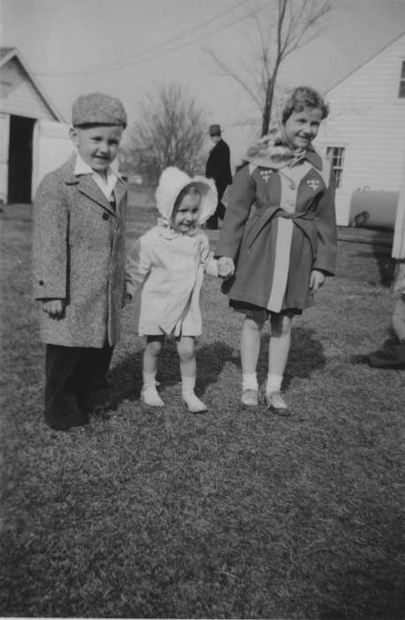 Iowa, Cedar Rapids, IA, bonnet, Children, dress, toddler, Vaughn, Cindy, history of Iowa, Iowa History