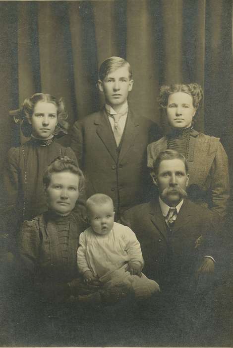 Portraits - Group, bow, Iowa History, mustache, history of Iowa, baby, hairstyle, IA, Iowa, Olsson, Ann and Jons, Families