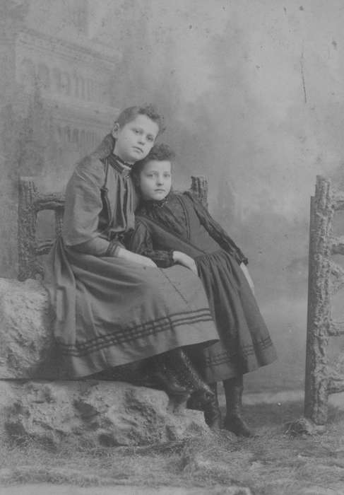 Portraits - Group, Iowa History, Families, Children, girl, history of Iowa, IA, dress, Iowa, sister, King, Tom and Kay