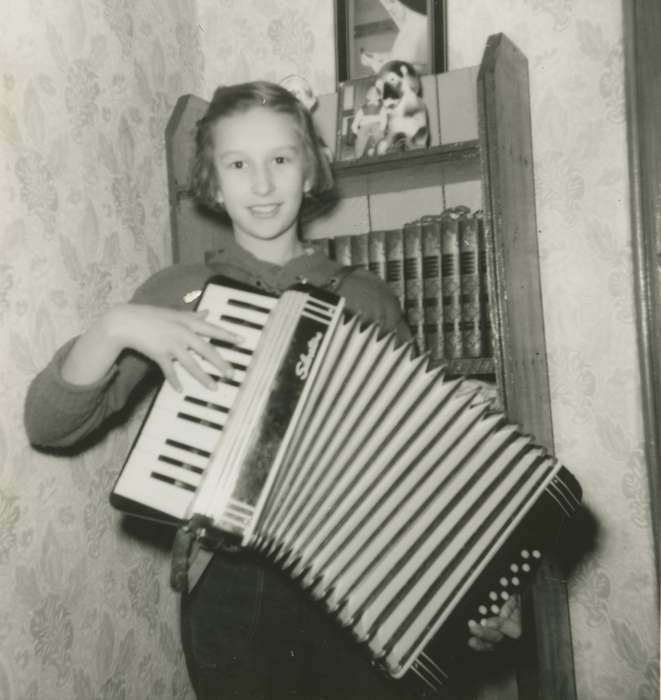history of Iowa, Portraits - Individual, Iowa History, Entertainment, Colesburg, IA, instrument, accordion, Forkenbrock, Lois, Iowa, Homes, Children, music