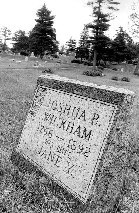 Cemeteries and Funerals, Iowa History, Ottumwa, IA, history of Iowa, Iowa, Lemberger, LeAnn, gravestone