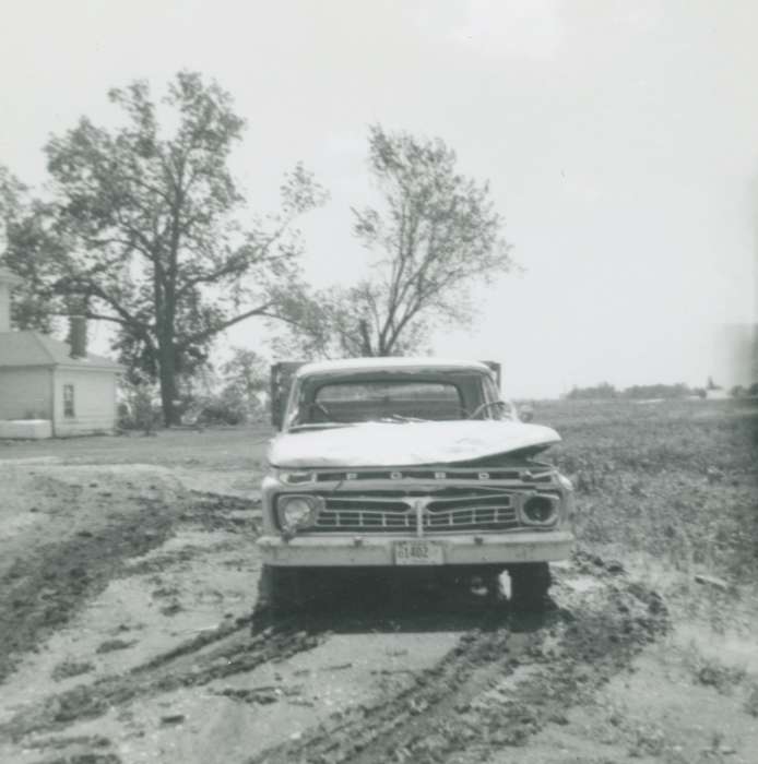 history of Iowa, Iowa History, Motorized Vehicles, ford, Wrecks, car, Maquoketa, IA, Drake, Jessa, Iowa, Farms