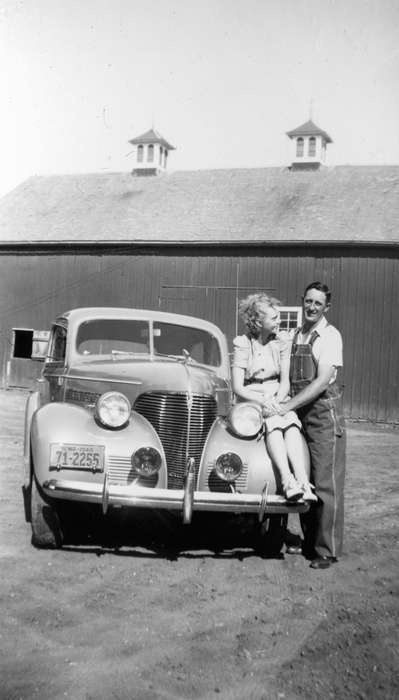 Cedar Falls, IA, history of Iowa, Iowa History, barn, Motorized Vehicles, Barns, couple, farm, car, Walker, Erik, Iowa, Farms