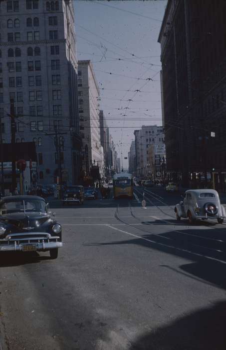 Travel, history of Iowa, cars, Sack, Renata, Iowa History, Los Angeles, CA, Motorized Vehicles, street car, car, building, Iowa, Cities and Towns, street