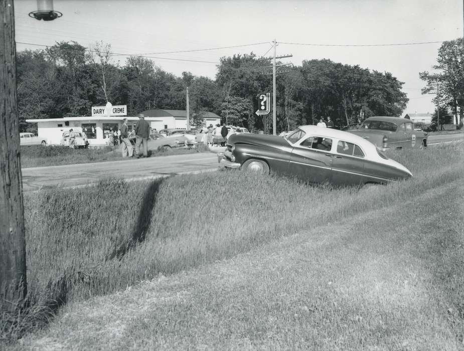 people, history of Iowa, Wrecks, ditch, car crash, crowd, Iowa, Waverly Public Library, cars, Iowa History