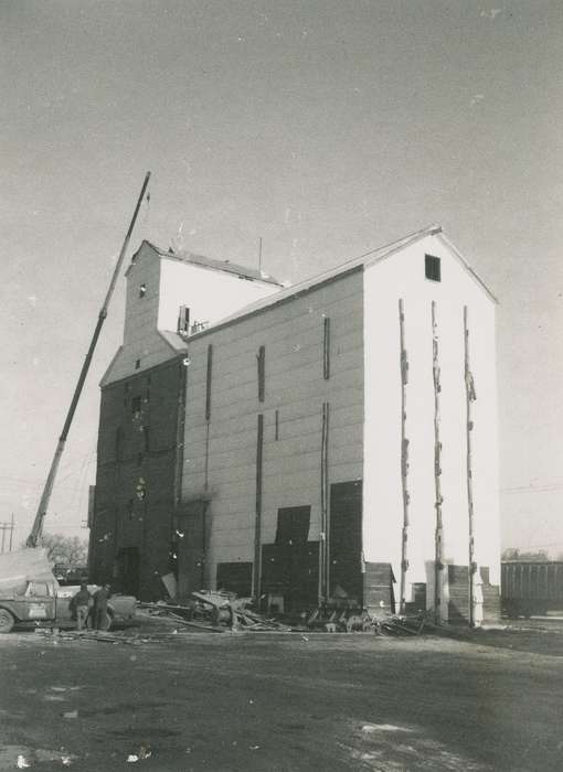 Businesses and Factories, Iowa History, Iowa, grain elevator, Nixon, Charles, Coon Rapids, IA, history of Iowa