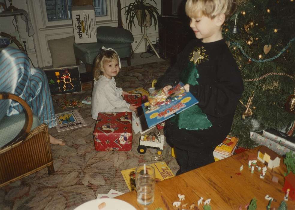 christmas, Cedar Falls, IA, history of Iowa, Iowa History, christmas tree, Fink-Bowman, Janna, christmas presents, Holidays, Iowa, Children