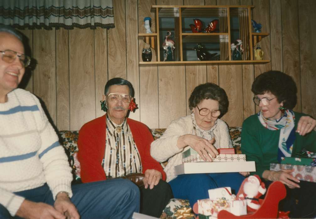 glasses, goofy, christmas, Waterloo, IA, Iowa History, Iowa, santa claus, presents, Hiffernan, Florence, history of Iowa, Homes, Holidays