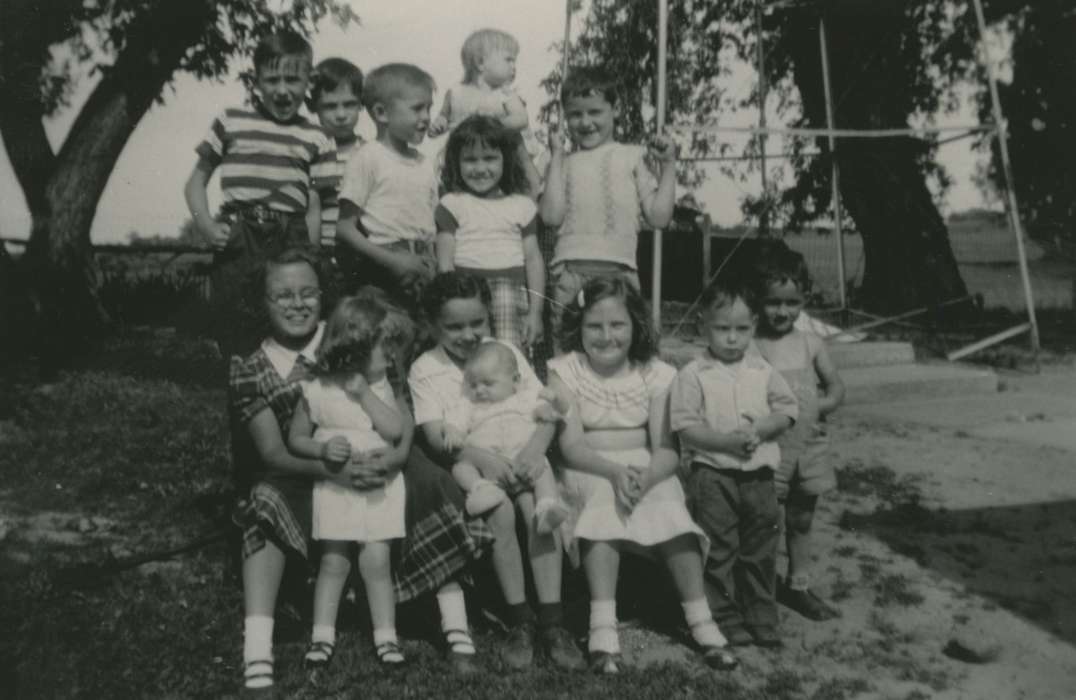 Portraits - Group, Children, Iowa History, Pratt, Marsha, Iowa, Farms, DeWitt, IA, picnic, Leisure, history of Iowa