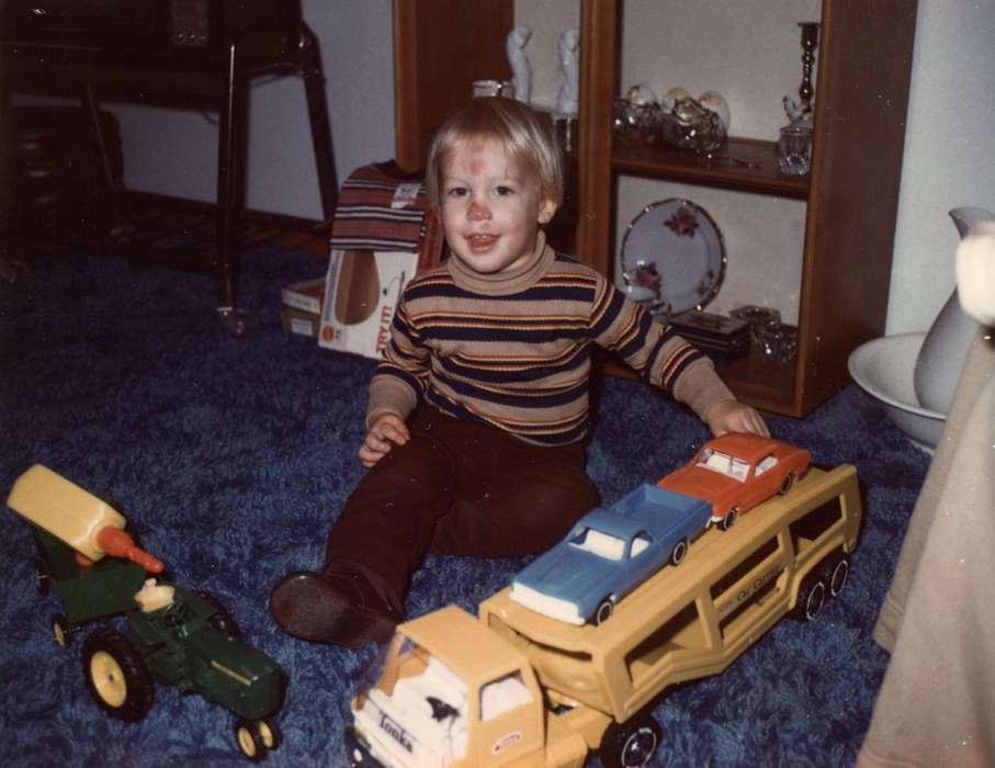history of Iowa, Guild, Allison, Iowa History, toy, Iowa, Children, silly, Ankeny, IA, Leisure, Portraits - Individual