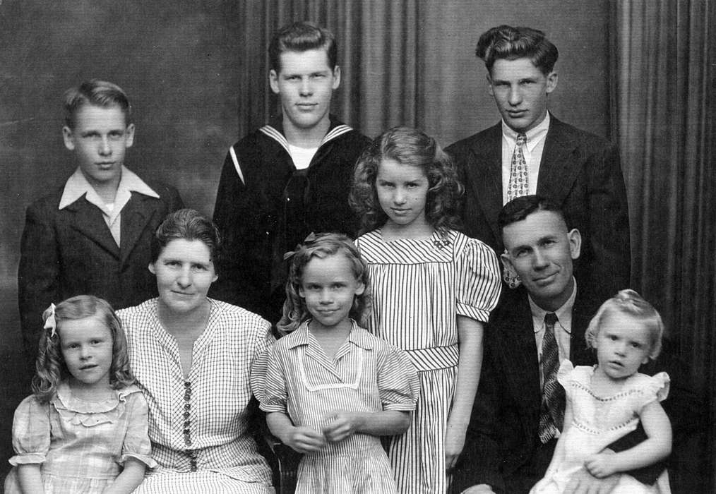 Portraits - Group, Fuller, Steven, Iowa History, Iowa, Dike, IA, Families, history of Iowa