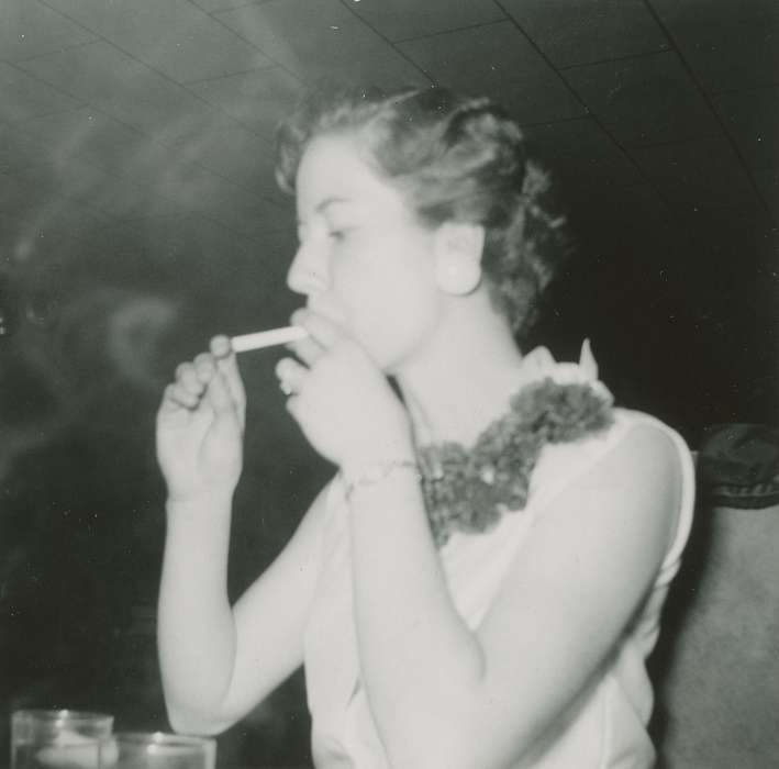 history of Iowa, Iowa History, IA, Fink-Bowman, Janna, smoking, Iowa, correct date needed, Leisure