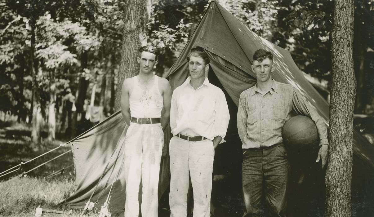 Portraits - Group, Iowa, ball, McMurray, Doug, Leisure, hoover ball, Sports, Clear Lake, IA, history of Iowa, Iowa History