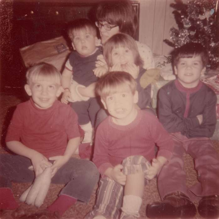 boy, Iowa History, Holidays, kids, Children, Iowa, christmas, history of Iowa, Portraits - Group, Homes, Families, USA, Spilman, Jessie Cudworth, ears