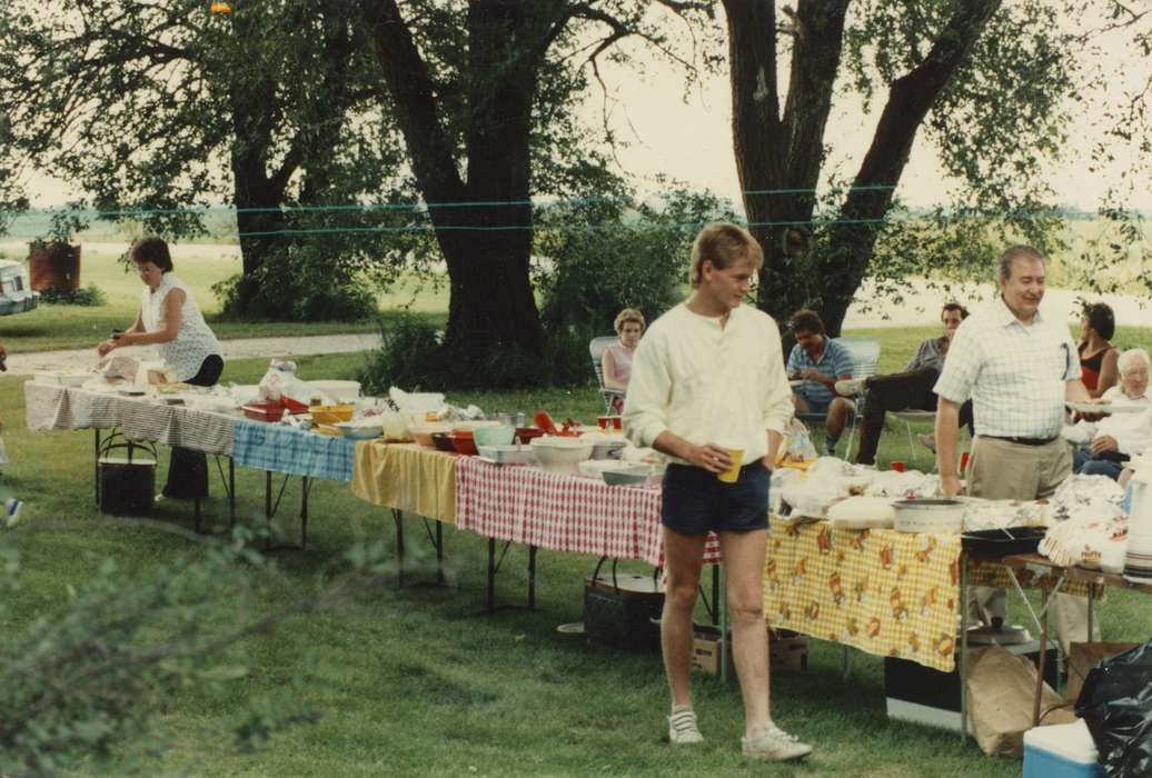 gathering, food, history of Iowa, buffet, Davis, Michele, summer, Iowa History, picnic, Murray, IA, Iowa, tablecloth, outdoors, Leisure