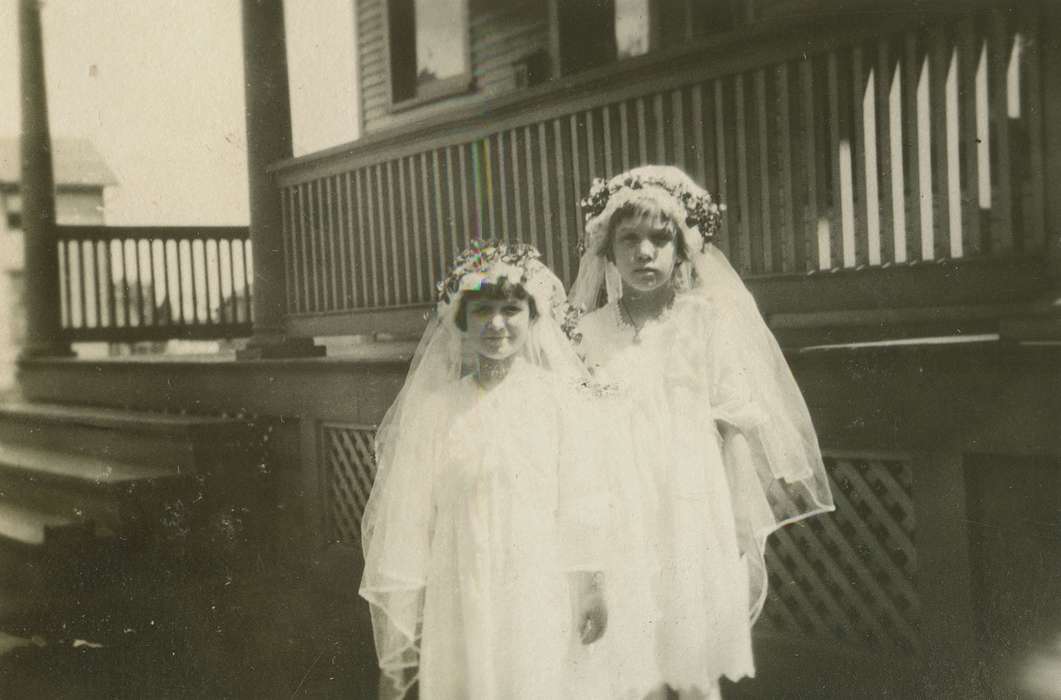LeQuatte, Sue, Iowa History, dress, veil, Children, Iowa, history of Iowa, Portraits - Group, IA