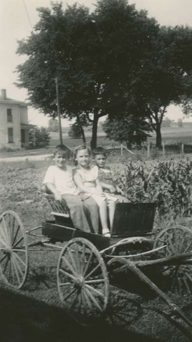 Portraits - Group, wagon, Iowa History, Pratt, Marsha, Iowa, Farms, DeWitt, IA, Children, history of Iowa