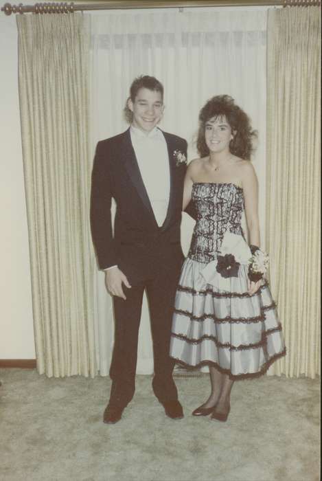Portraits - Group, Nichols, Roger, history of Iowa, Iowa History, formal attire, date, Council Bluffs, IA, prom, Iowa, dress, Leisure
