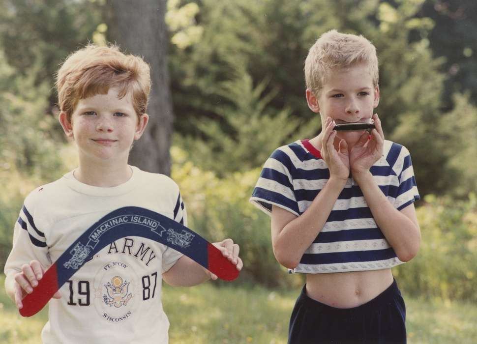 Portraits - Group, boomerang, history of Iowa, Iowa History, IA, harmonica, Knospe, Mona, Iowa, boy, Children, Leisure